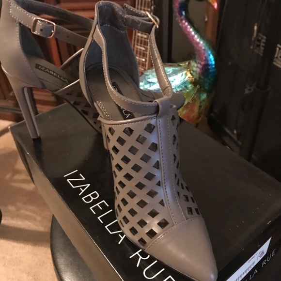 Izabella Rue - Picture 3 of 7